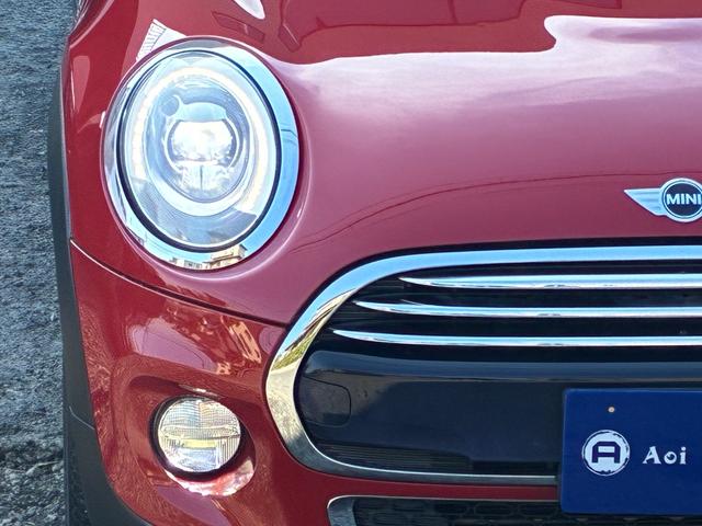 MINI クーパー 5ドア メーカーHDDナビ ドライビングモード ETC キーレス オートヘッドライト オートワイパー ストレージコンパートメントPKG 純正アルミホイール ドラレコ アームレスト アンビエントライト(22枚目)