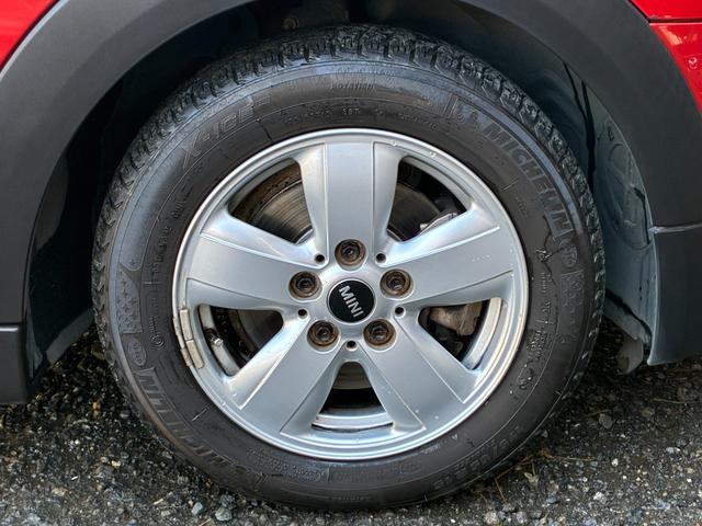 MINI クーパー 5ドア メーカーHDDナビ ドライビングモード ETC キーレス オートヘッドライト オートワイパー ストレージコンパートメントPKG 純正アルミホイール ドラレコ アームレスト アンビエントライト(27枚目)