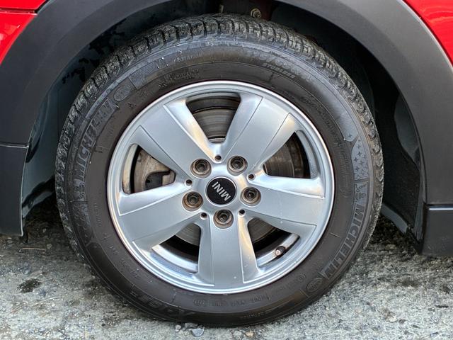 MINI クーパー 5ドア メーカーHDDナビ ドライビングモード ETC キーレス オートヘッドライト オートワイパー ストレージコンパートメントPKG 純正アルミホイール ドラレコ アームレスト アンビエントライト(28枚目)