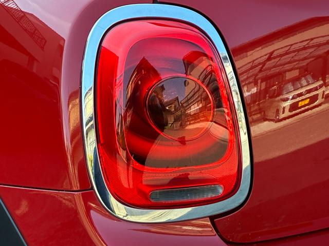 MINI クーパー 5ドア メーカーHDDナビ ドライビングモード ETC キーレス オートヘッドライト オートワイパー ストレージコンパートメントPKG 純正アルミホイール ドラレコ アームレスト アンビエントライト(38枚目)