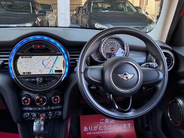 MINI クーパー 5ドア メーカーHDDナビ ドライビングモード ETC キーレス オートヘッドライト オートワイパー ストレージコンパートメントPKG 純正アルミホイール ドラレコ アームレスト アンビエントライト(44枚目)