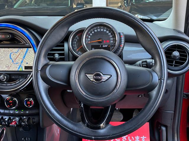 MINI クーパー 5ドア メーカーHDDナビ ドライビングモード ETC キーレス オートヘッドライト オートワイパー ストレージコンパートメントPKG 純正アルミホイール ドラレコ アームレスト アンビエントライト(45枚目)