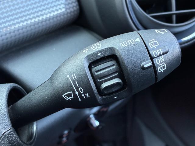 MINI クーパー 5ドア メーカーHDDナビ ドライビングモード ETC キーレス オートヘッドライト オートワイパー ストレージコンパートメントPKG 純正アルミホイール ドラレコ アームレスト アンビエントライト(51枚目)