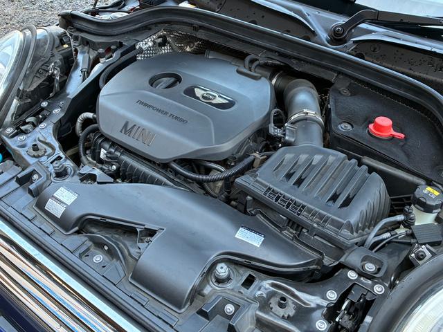 MINI クーパー 5ドア メーカーHDDナビ ドライビングモード ETC キーレス オートヘッドライト オートワイパー ストレージコンパートメントPKG 純正アルミホイール ドラレコ アームレスト アンビエントライト(74枚目)