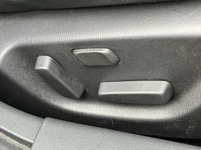 アクセラスポーツ ２２ＸＤ　Ｌパッケージ　ディーゼル　６速ＭＴ　サンルーフ　黒革シート　メーカーナビ　バックモニター　衝突被害軽減ブレーキ　レーダークルコン　ＢＯＳＥスピーカー　フルセグＴＶ　ＤＶＤ再生　ＥＴＣ　クリアランスソナー　ＨＵＤ（7枚目）