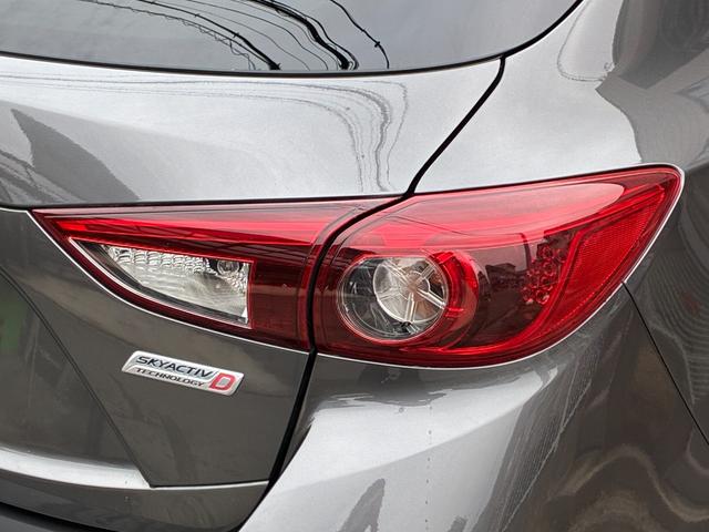 アクセラスポーツ ２２ＸＤ　Ｌパッケージ　ディーゼル　６速ＭＴ　サンルーフ　黒革シート　メーカーナビ　バックモニター　衝突被害軽減ブレーキ　レーダークルコン　ＢＯＳＥスピーカー　フルセグＴＶ　ＤＶＤ再生　ＥＴＣ　クリアランスソナー　ＨＵＤ（36枚目）