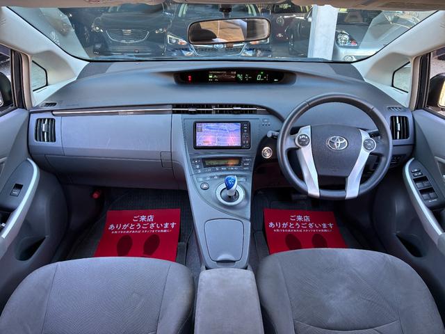 プリウス Ｓツーリングセレクション　純正ナビ　バックモニター　ＴＥＩＮ／ＦＲＥＸＺ車高調　ｆｅｎｉｃｅ１９インチアルミホイール　ＥＴＣ　フルセグＴＶ　Ｂｌｕｅｔｏｏｔｈオーディオ　オートヘッドライト　スペアタイヤ　オートＡＣ（2枚目）