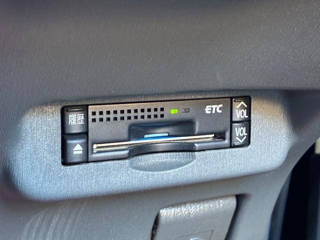 プリウス Ｓツーリングセレクション　純正ナビ　バックモニター　ＴＥＩＮ／ＦＲＥＸＺ車高調　ｆｅｎｉｃｅ１９インチアルミホイール　ＥＴＣ　フルセグＴＶ　Ｂｌｕｅｔｏｏｔｈオーディオ　オートヘッドライト　スペアタイヤ　オートＡＣ（7枚目）