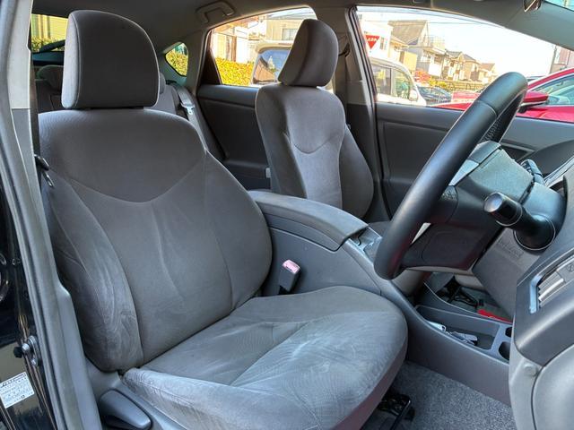 プリウス Ｓツーリングセレクション　純正ナビ　バックモニター　ＴＥＩＮ／ＦＲＥＸＺ車高調　ｆｅｎｉｃｅ１９インチアルミホイール　ＥＴＣ　フルセグＴＶ　Ｂｌｕｅｔｏｏｔｈオーディオ　オートヘッドライト　スペアタイヤ　オートＡＣ（10枚目）