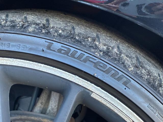 プリウス Ｓツーリングセレクション　純正ナビ　バックモニター　ＴＥＩＮ／ＦＲＥＸＺ車高調　ｆｅｎｉｃｅ１９インチアルミホイール　ＥＴＣ　フルセグＴＶ　Ｂｌｕｅｔｏｏｔｈオーディオ　オートヘッドライト　スペアタイヤ　オートＡＣ（30枚目）