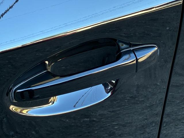 プリウス Ｓツーリングセレクション　純正ナビ　バックモニター　ＴＥＩＮ／ＦＲＥＸＺ車高調　ｆｅｎｉｃｅ１９インチアルミホイール　ＥＴＣ　フルセグＴＶ　Ｂｌｕｅｔｏｏｔｈオーディオ　オートヘッドライト　スペアタイヤ　オートＡＣ（37枚目）