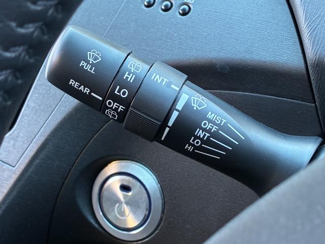 プリウス Ｓツーリングセレクション　純正ナビ　バックモニター　ＴＥＩＮ／ＦＲＥＸＺ車高調　ｆｅｎｉｃｅ１９インチアルミホイール　ＥＴＣ　フルセグＴＶ　Ｂｌｕｅｔｏｏｔｈオーディオ　オートヘッドライト　スペアタイヤ　オートＡＣ（48枚目）