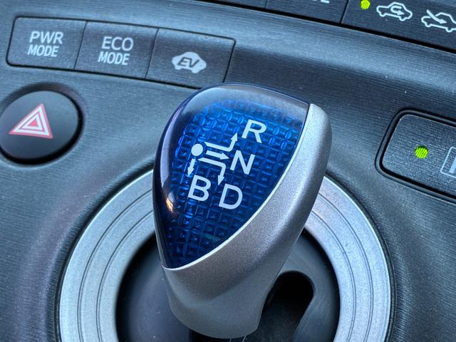 プリウス Ｓツーリングセレクション　純正ナビ　バックモニター　ＴＥＩＮ／ＦＲＥＸＺ車高調　ｆｅｎｉｃｅ１９インチアルミホイール　ＥＴＣ　フルセグＴＶ　Ｂｌｕｅｔｏｏｔｈオーディオ　オートヘッドライト　スペアタイヤ　オートＡＣ（58枚目）