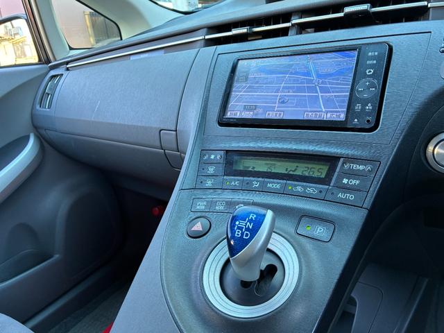 プリウス Ｓツーリングセレクション　純正ナビ　バックモニター　ＴＥＩＮ／ＦＲＥＸＺ車高調　ｆｅｎｉｃｅ１９インチアルミホイール　ＥＴＣ　フルセグＴＶ　Ｂｌｕｅｔｏｏｔｈオーディオ　オートヘッドライト　スペアタイヤ　オートＡＣ（62枚目）