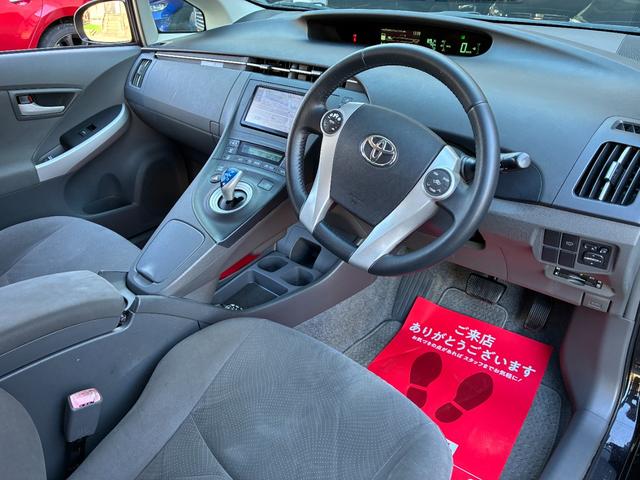 プリウス Ｓツーリングセレクション　純正ナビ　バックモニター　ＴＥＩＮ／ＦＲＥＸＺ車高調　ｆｅｎｉｃｅ１９インチアルミホイール　ＥＴＣ　フルセグＴＶ　Ｂｌｕｅｔｏｏｔｈオーディオ　オートヘッドライト　スペアタイヤ　オートＡＣ（63枚目）