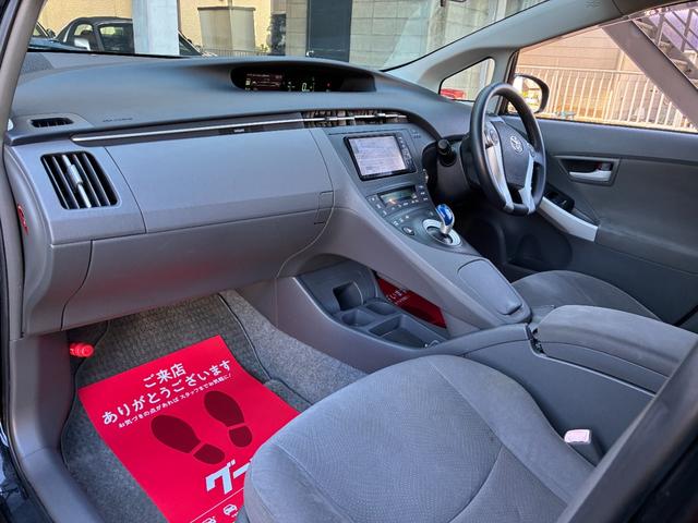 プリウス Ｓツーリングセレクション　純正ナビ　バックモニター　ＴＥＩＮ／ＦＲＥＸＺ車高調　ｆｅｎｉｃｅ１９インチアルミホイール　ＥＴＣ　フルセグＴＶ　Ｂｌｕｅｔｏｏｔｈオーディオ　オートヘッドライト　スペアタイヤ　オートＡＣ（64枚目）