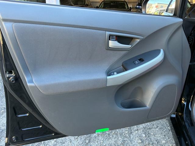 プリウス Ｓツーリングセレクション　純正ナビ　バックモニター　ＴＥＩＮ／ＦＲＥＸＺ車高調　ｆｅｎｉｃｅ１９インチアルミホイール　ＥＴＣ　フルセグＴＶ　Ｂｌｕｅｔｏｏｔｈオーディオ　オートヘッドライト　スペアタイヤ　オートＡＣ（67枚目）