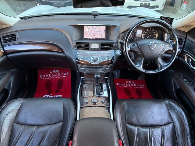 フーガハイブリッド VIPパッケージ OPフロントバンパー 純正20インチアルミホイール メーカーナビ バックカメラ フルセグTV 本革シート BOSEサウンドシステム インテリジェントクルコン シートメモリー シートヒーター&クーラー(2枚目)