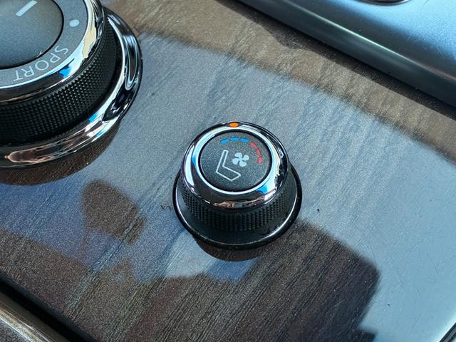 フーガハイブリッド VIPパッケージ OPフロントバンパー 純正20インチアルミホイール メーカーナビ バックカメラ フルセグTV 本革シート BOSEサウンドシステム インテリジェントクルコン シートメモリー シートヒーター&クーラー(9枚目)