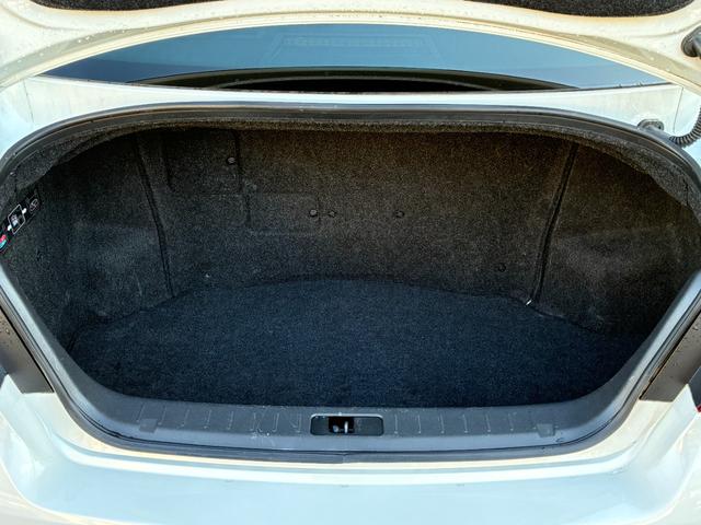 フーガハイブリッド VIPパッケージ OPフロントバンパー 純正20インチアルミホイール メーカーナビ バックカメラ フルセグTV 本革シート BOSEサウンドシステム インテリジェントクルコン シートメモリー シートヒーター&クーラー(16枚目)