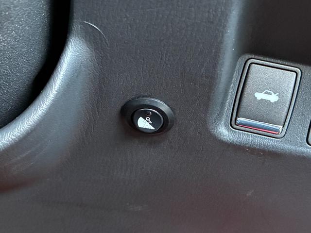 フーガハイブリッド VIPパッケージ OPフロントバンパー 純正20インチアルミホイール メーカーナビ バックカメラ フルセグTV 本革シート BOSEサウンドシステム インテリジェントクルコン シートメモリー シートヒーター&クーラー(52枚目)