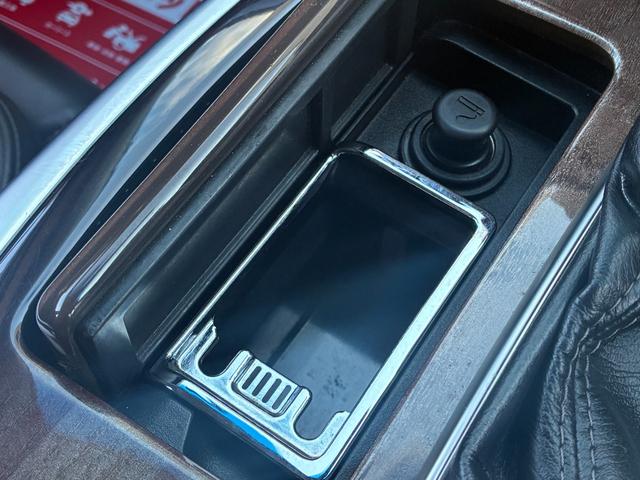 フーガハイブリッド VIPパッケージ OPフロントバンパー 純正20インチアルミホイール メーカーナビ バックカメラ フルセグTV 本革シート BOSEサウンドシステム インテリジェントクルコン シートメモリー シートヒーター&クーラー(70枚目)