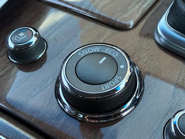 フーガハイブリッド VIPパッケージ OPフロントバンパー 純正20インチアルミホイール メーカーナビ バックカメラ フルセグTV 本革シート BOSEサウンドシステム インテリジェントクルコン シートメモリー シートヒーター&クーラー(71枚目)