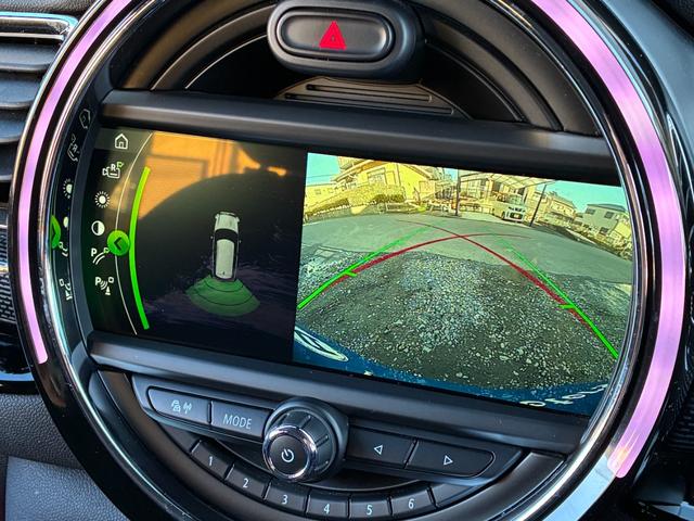 ＭＩＮＩ クーパーＤ　クラブマン　ディーゼル　タッチパネルナビ　純正バックモニター　ミラー一体型ＥＴＣ　スマートキー　クルーズコントロール　バックソナー　ストレージコンパートメントＰＫＧ　Ｂｌｕｅｔｏｏｔｈオーディオ　アイドリングＳ（4枚目）