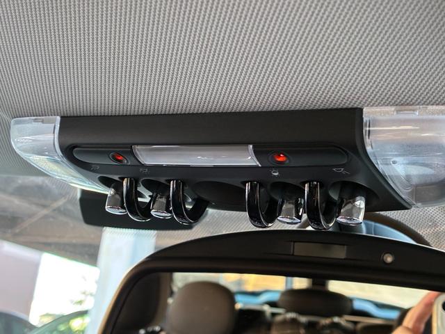 ＭＩＮＩ クーパーＤ　クラブマン　ディーゼル　タッチパネルナビ　純正バックモニター　ミラー一体型ＥＴＣ　スマートキー　クルーズコントロール　バックソナー　ストレージコンパートメントＰＫＧ　Ｂｌｕｅｔｏｏｔｈオーディオ　アイドリングＳ（7枚目）