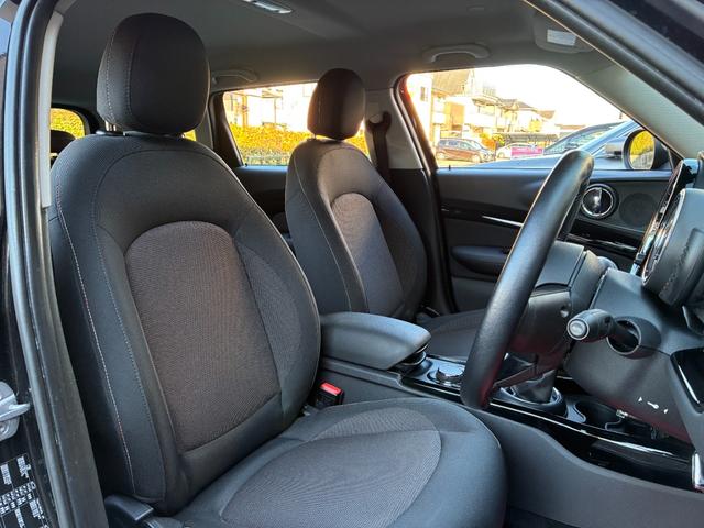 ＭＩＮＩ クーパーＤ　クラブマン　ディーゼル　タッチパネルナビ　純正バックモニター　ミラー一体型ＥＴＣ　スマートキー　クルーズコントロール　バックソナー　ストレージコンパートメントＰＫＧ　Ｂｌｕｅｔｏｏｔｈオーディオ　アイドリングＳ（9枚目）