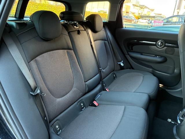 ＭＩＮＩ クーパーＤ　クラブマン　ディーゼル　タッチパネルナビ　純正バックモニター　ミラー一体型ＥＴＣ　スマートキー　クルーズコントロール　バックソナー　ストレージコンパートメントＰＫＧ　Ｂｌｕｅｔｏｏｔｈオーディオ　アイドリングＳ（10枚目）