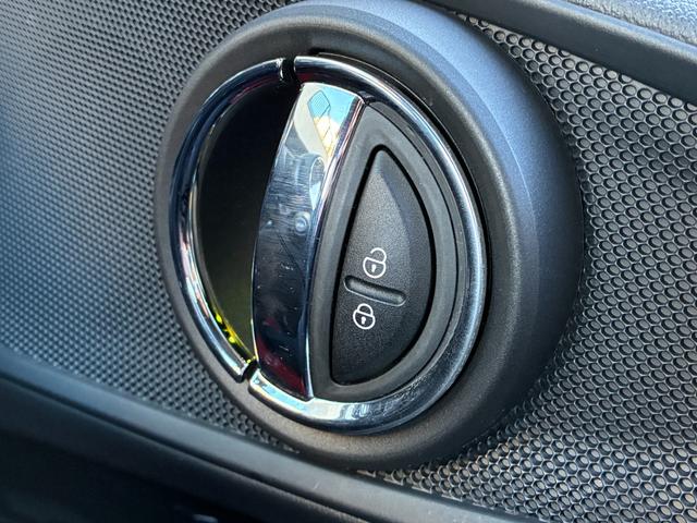 ＭＩＮＩ クーパーＤ　クラブマン　ディーゼル　タッチパネルナビ　純正バックモニター　ミラー一体型ＥＴＣ　スマートキー　クルーズコントロール　バックソナー　ストレージコンパートメントＰＫＧ　Ｂｌｕｅｔｏｏｔｈオーディオ　アイドリングＳ（49枚目）