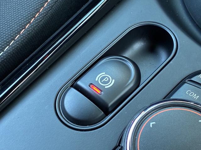 ＭＩＮＩ クーパーＤ　クラブマン　ディーゼル　タッチパネルナビ　純正バックモニター　ミラー一体型ＥＴＣ　スマートキー　クルーズコントロール　バックソナー　ストレージコンパートメントＰＫＧ　Ｂｌｕｅｔｏｏｔｈオーディオ　アイドリングＳ（64枚目）