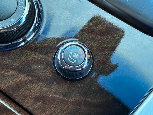 フーガハイブリッド ベースグレード 本革PKG BOSEサウンドシステム 純正ナビ バックモニター フロント&サイドカメラ レーダークルコン シートヒーター&クーラー フルセグTV ETC 純正18インチAW シートメモリー HID(8枚目)