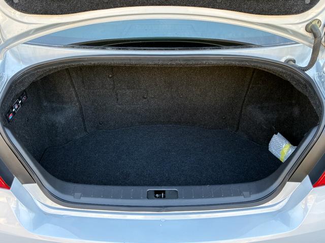 フーガハイブリッド ベースグレード 本革PKG BOSEサウンドシステム 純正ナビ バックモニター フロント&サイドカメラ レーダークルコン シートヒーター&クーラー フルセグTV ETC 純正18インチAW シートメモリー HID(12枚目)