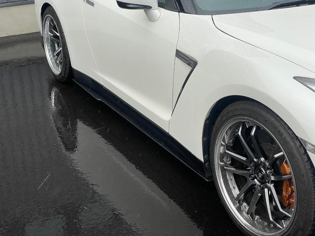 GT-R プレミアムエディション 4WD KUHLコンプリート KUHL35R-FAフロントバンパー/KR-35RRIIサイド/リヤディフューザーフィン付き/KUHL4テールマフラー/VERZ20インチKCV04アルミ/デジタルミラー(14枚目)