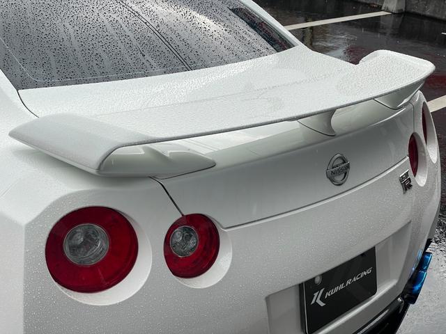GT-R プレミアムエディション 4WD KUHLコンプリート KUHL35R-FAフロントバンパー/KR-35RRIIサイド/リヤディフューザーフィン付き/KUHL4テールマフラー/VERZ20インチKCV04アルミ/デジタルミラー(17枚目)