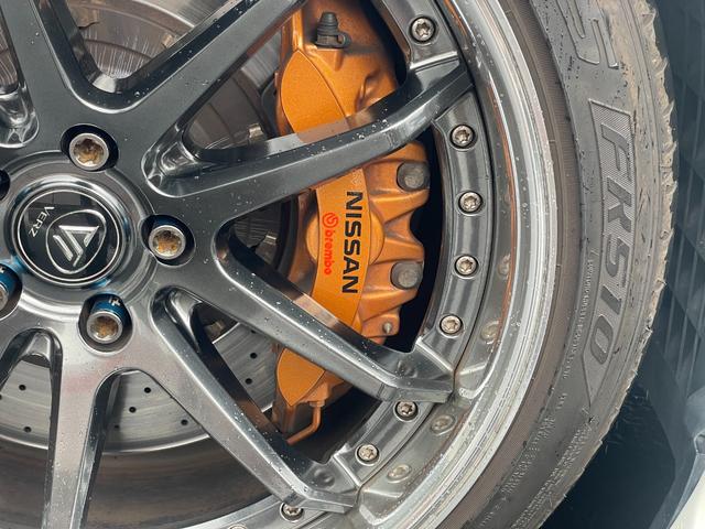 GT-R プレミアムエディション 4WD KUHLコンプリート KUHL35R-FAフロントバンパー/KR-35RRIIサイド/リヤディフューザーフィン付き/KUHL4テールマフラー/VERZ20インチKCV04アルミ/デジタルミラー(19枚目)