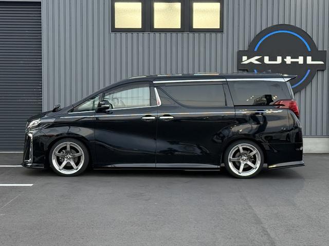 アルファード 2.5S KUHLコンプリート 30A-RSフロント/サイド/リア/ボンネット KUHLオリジナルホイールVERZ20インチKCV03 BLITZ車高調 ALPINEBIGX ALPINEフリップダウンモニター(5枚目)