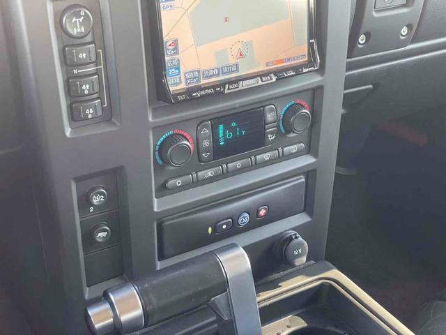 ハマーH2 ラグジュアリーパッケージ 4WD バックカメラ サンルーフ ナビ アルミホイール AT エアコン 運転席エアバッグ 助手席エアバッグ(6枚目)
