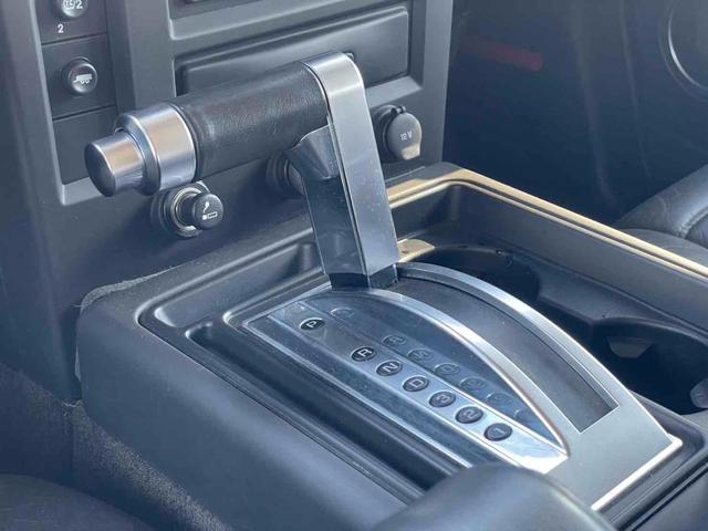 ハマーH2 ラグジュアリーパッケージ 4WD バックカメラ サンルーフ ナビ アルミホイール AT エアコン 運転席エアバッグ 助手席エアバッグ(7枚目)