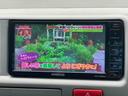 TV付きの車となっております。ドライブの合間の休憩中に気になる番組を見ることができます。