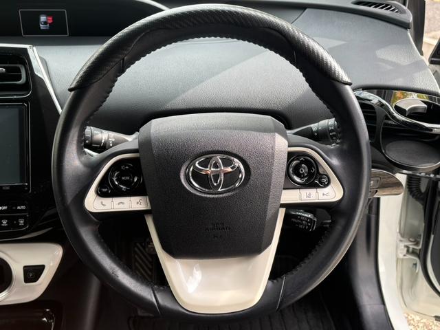 プリウス Ｓセーフティプラス　純正９インチナビ　バックカメラ　ＥＴＣ　インテリキー　Ｂｌｕｅｔｏｏｔｈ　衝突軽減　レーダークルーズ　プッシュスタート（3枚目）