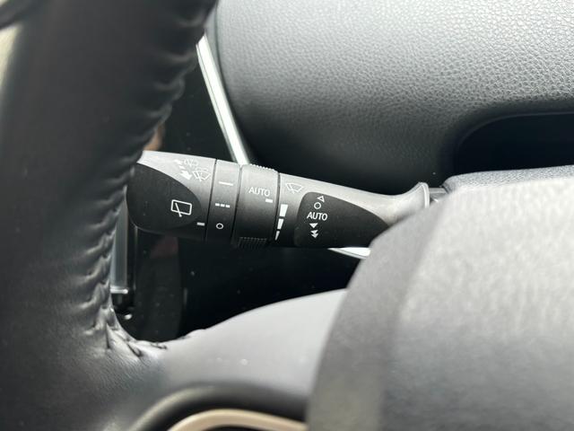 プリウス Ｓセーフティプラス　純正９インチナビ　バックカメラ　ＥＴＣ　インテリキー　Ｂｌｕｅｔｏｏｔｈ　衝突軽減　レーダークルーズ　プッシュスタート（8枚目）