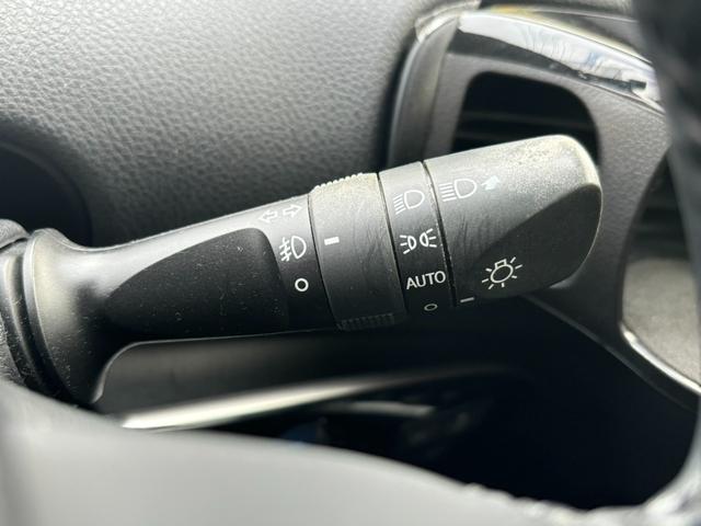 プリウス Ｓセーフティプラス　純正９インチナビ　バックカメラ　ＥＴＣ　インテリキー　Ｂｌｕｅｔｏｏｔｈ　衝突軽減　レーダークルーズ　プッシュスタート（9枚目）