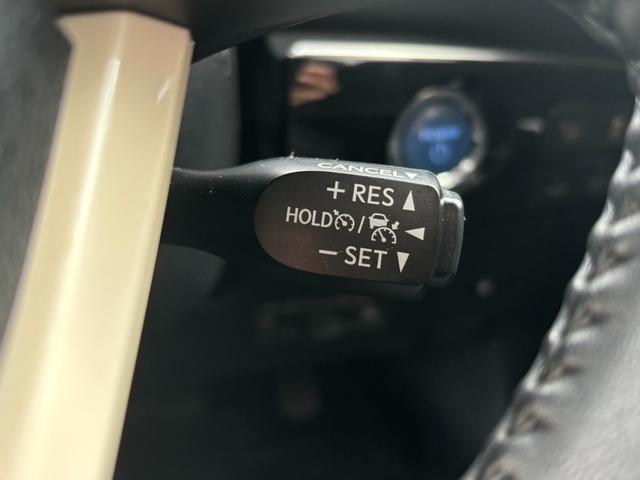 プリウス Ｓセーフティプラス　純正９インチナビ　バックカメラ　ＥＴＣ　インテリキー　Ｂｌｕｅｔｏｏｔｈ　衝突軽減　レーダークルーズ　プッシュスタート（10枚目）