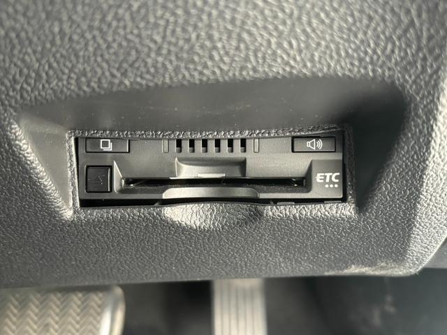 プリウス Ｓセーフティプラス　純正９インチナビ　バックカメラ　ＥＴＣ　インテリキー　Ｂｌｕｅｔｏｏｔｈ　衝突軽減　レーダークルーズ　プッシュスタート（11枚目）