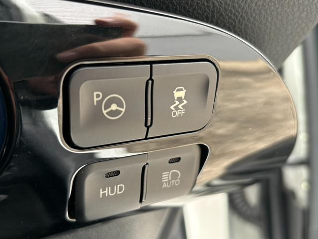 プリウス Ｓセーフティプラス　純正９インチナビ　バックカメラ　ＥＴＣ　インテリキー　Ｂｌｕｅｔｏｏｔｈ　衝突軽減　レーダークルーズ　プッシュスタート（12枚目）