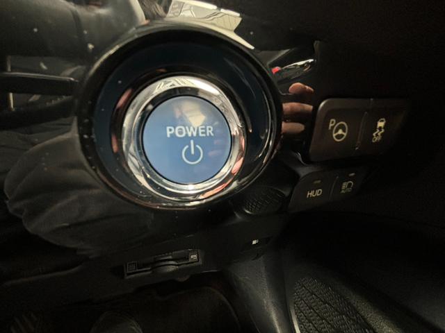 プリウス Ｓセーフティプラス　純正９インチナビ　バックカメラ　ＥＴＣ　インテリキー　Ｂｌｕｅｔｏｏｔｈ　衝突軽減　レーダークルーズ　プッシュスタート（17枚目）