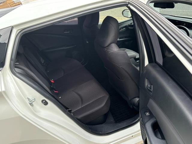 プリウス Ｓセーフティプラス　純正９インチナビ　バックカメラ　ＥＴＣ　インテリキー　Ｂｌｕｅｔｏｏｔｈ　衝突軽減　レーダークルーズ　プッシュスタート（19枚目）